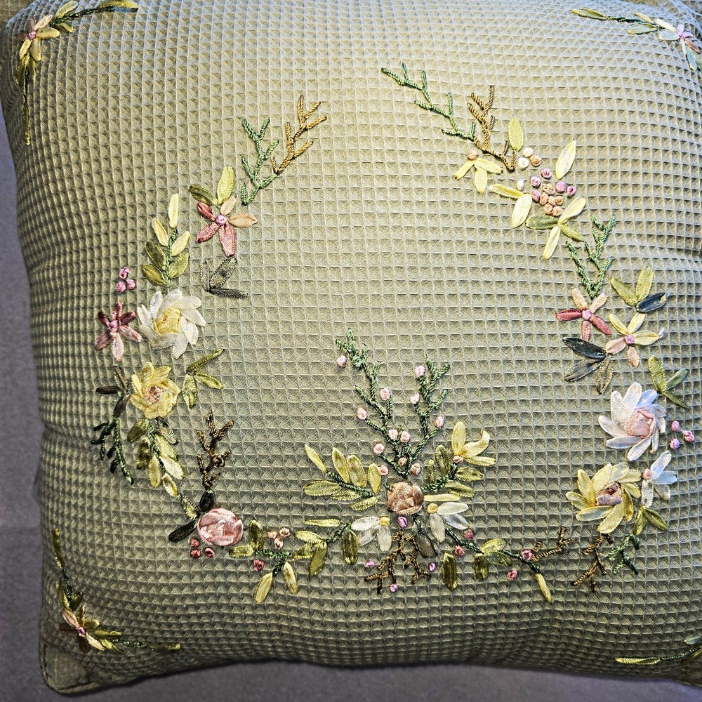 JCPenney Vintage Cottagecore Sage Waffle Cotton Silk Ribbon Floral Wreath Pillow